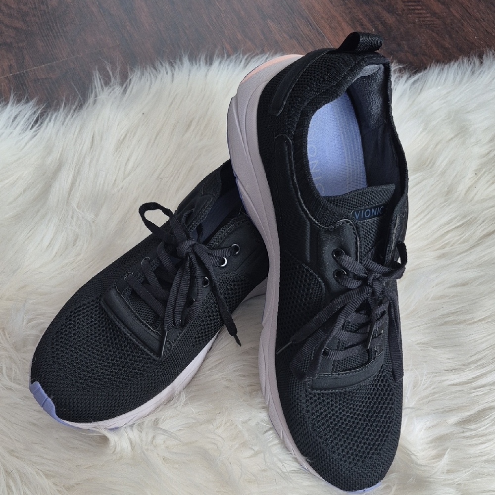 Vionic Women's Black and White Sneakers